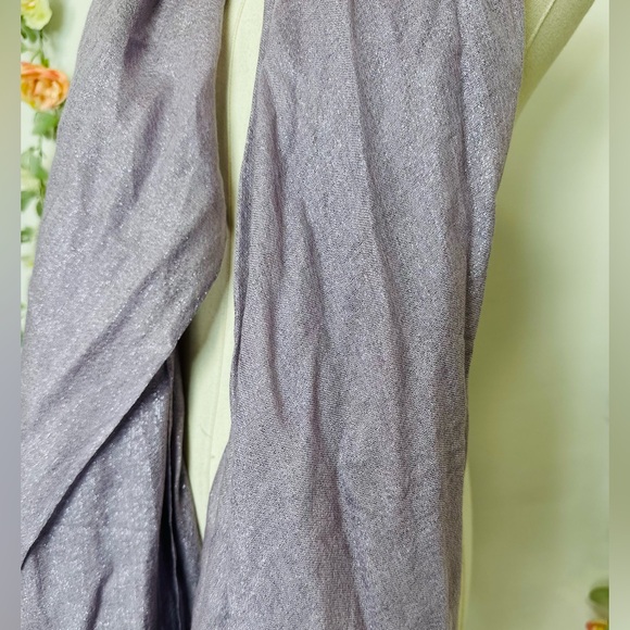 BRUNELLO CUCINELLI
Metallic Cashmere Blend Scarf - Picture 4 of 7